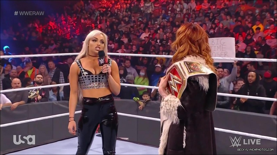 WWE_Monday_Night_Raw_2022_01_03_720p_HDTV_x264-NWCHD_mp4_002674608.jpg