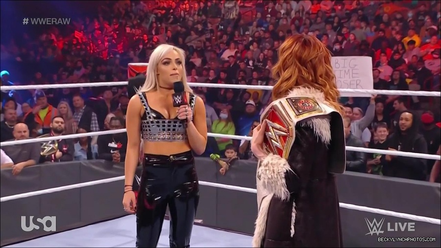 WWE_Monday_Night_Raw_2022_01_03_720p_HDTV_x264-NWCHD_mp4_002675008.jpg