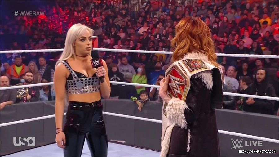 WWE_Monday_Night_Raw_2022_01_03_720p_HDTV_x264-NWCHD_mp4_002676209.jpg