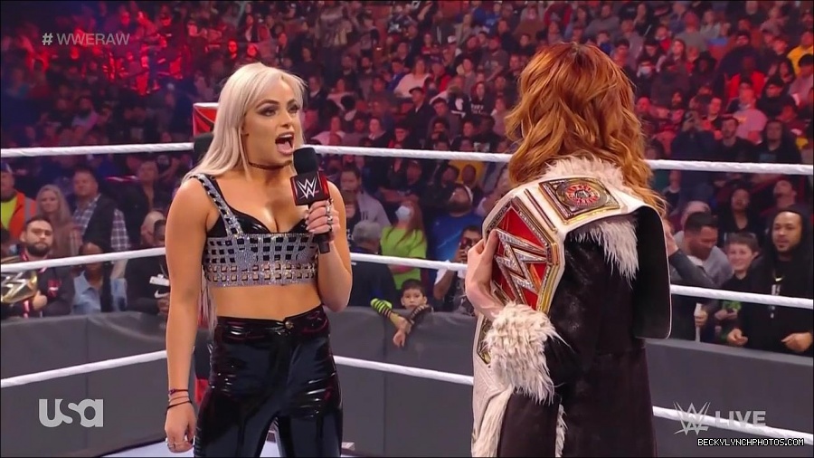 WWE_Monday_Night_Raw_2022_01_03_720p_HDTV_x264-NWCHD_mp4_002677811.jpg