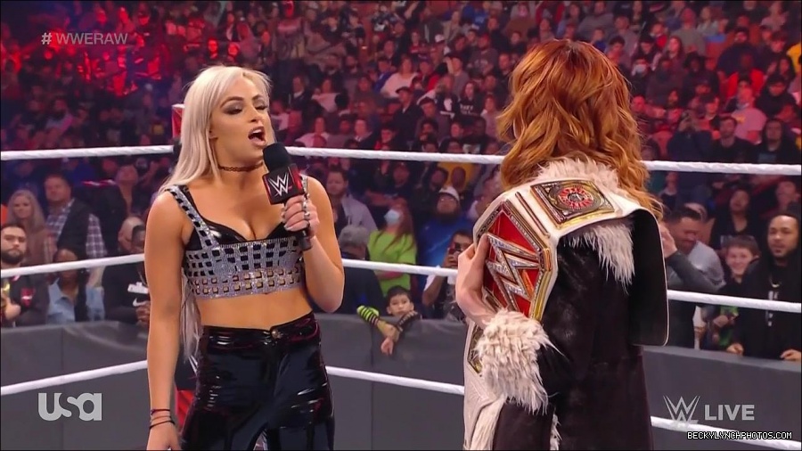 WWE_Monday_Night_Raw_2022_01_03_720p_HDTV_x264-NWCHD_mp4_002678612.jpg