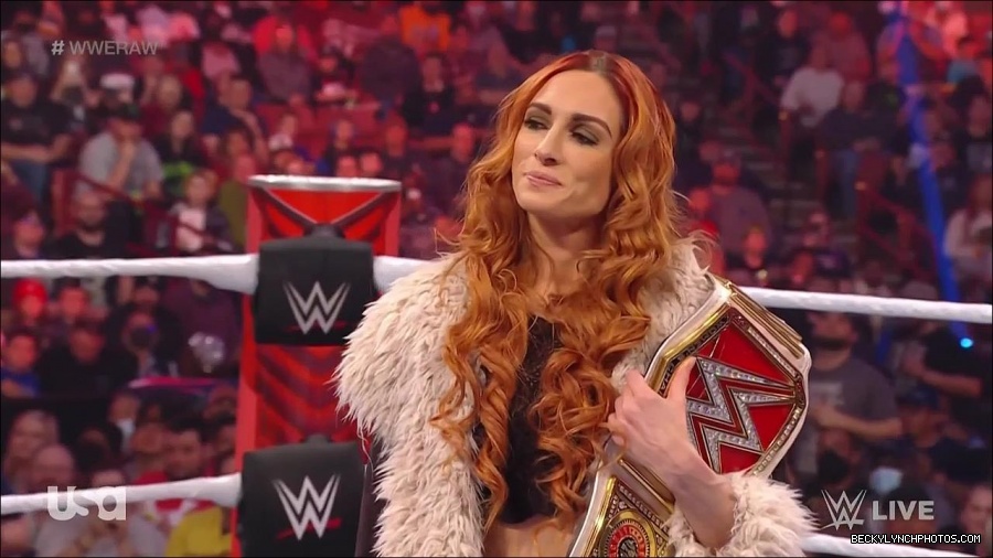 WWE_Monday_Night_Raw_2022_01_03_720p_HDTV_x264-NWCHD_mp4_002682215.jpg