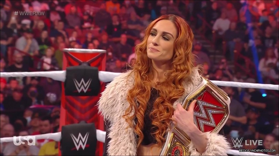 WWE_Monday_Night_Raw_2022_01_03_720p_HDTV_x264-NWCHD_mp4_002682616.jpg