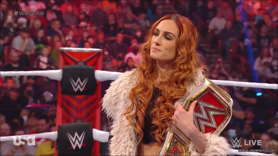 WWE_Monday_Night_Raw_2022_01_03_720p_HDTV_x264-NWCHD_mp4_002683016.jpg