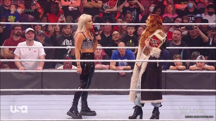 WWE_Monday_Night_Raw_2022_01_03_720p_HDTV_x264-NWCHD_mp4_002683416.jpg