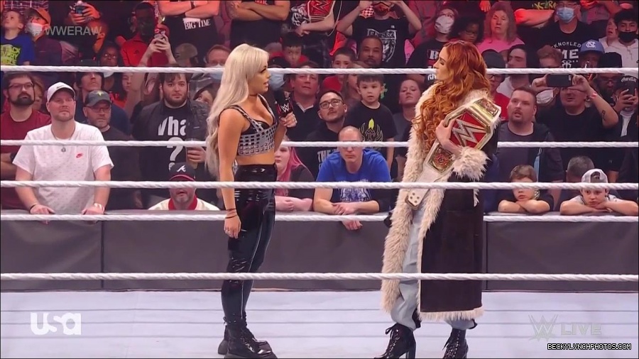 WWE_Monday_Night_Raw_2022_01_03_720p_HDTV_x264-NWCHD_mp4_002684618.jpg