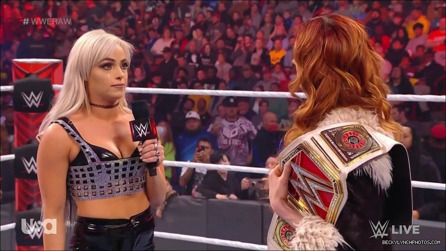 WWE_Monday_Night_Raw_2022_01_03_720p_HDTV_x264-NWCHD_mp4_002685018.jpg