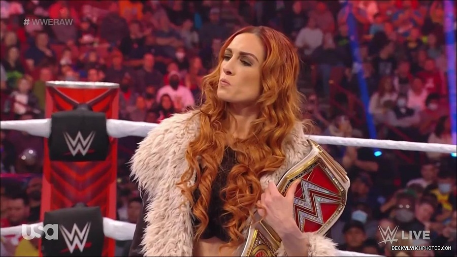 WWE_Monday_Night_Raw_2022_01_03_720p_HDTV_x264-NWCHD_mp4_002686219.jpg