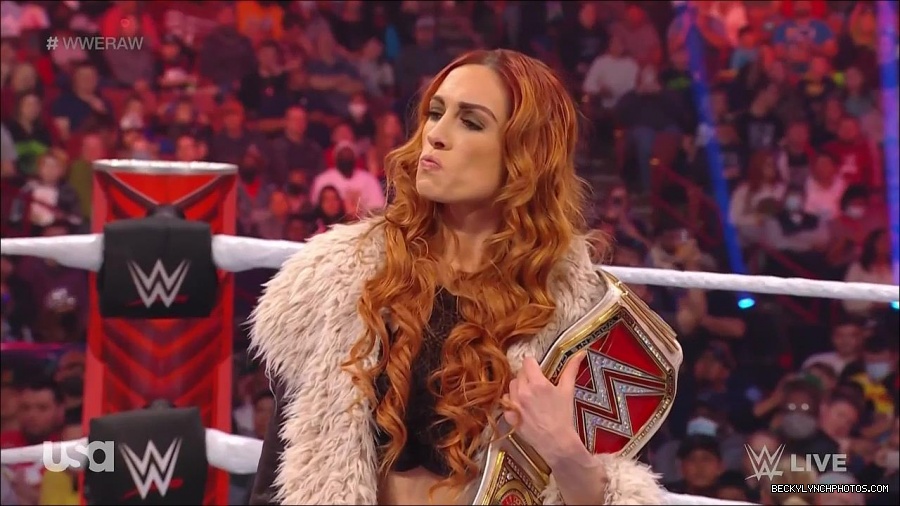 WWE_Monday_Night_Raw_2022_01_03_720p_HDTV_x264-NWCHD_mp4_002686620.jpg