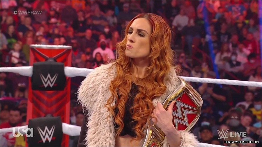 WWE_Monday_Night_Raw_2022_01_03_720p_HDTV_x264-NWCHD_mp4_002687420.jpg