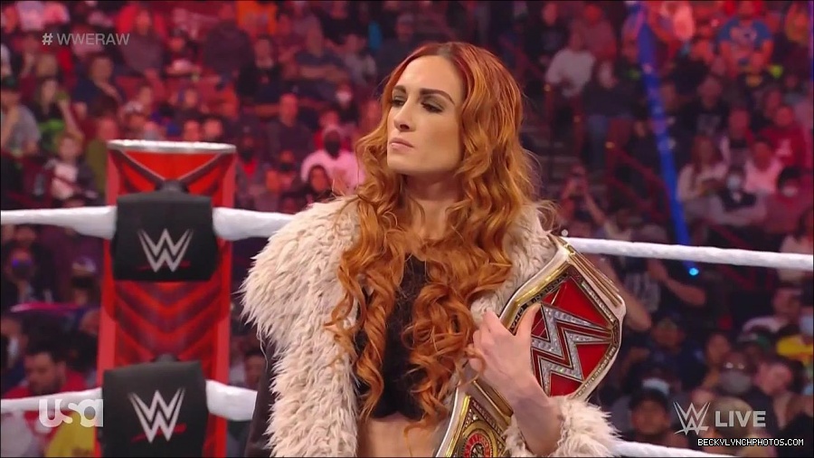 WWE_Monday_Night_Raw_2022_01_03_720p_HDTV_x264-NWCHD_mp4_002691024.jpg