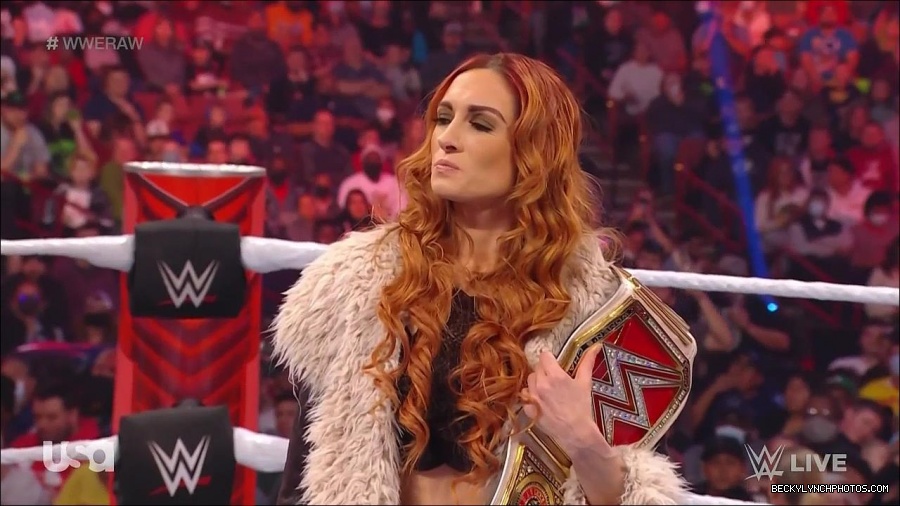 WWE_Monday_Night_Raw_2022_01_03_720p_HDTV_x264-NWCHD_mp4_002691825.jpg