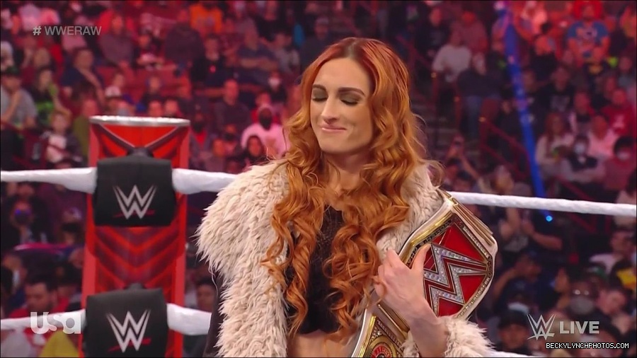 WWE_Monday_Night_Raw_2022_01_03_720p_HDTV_x264-NWCHD_mp4_002692225.jpg