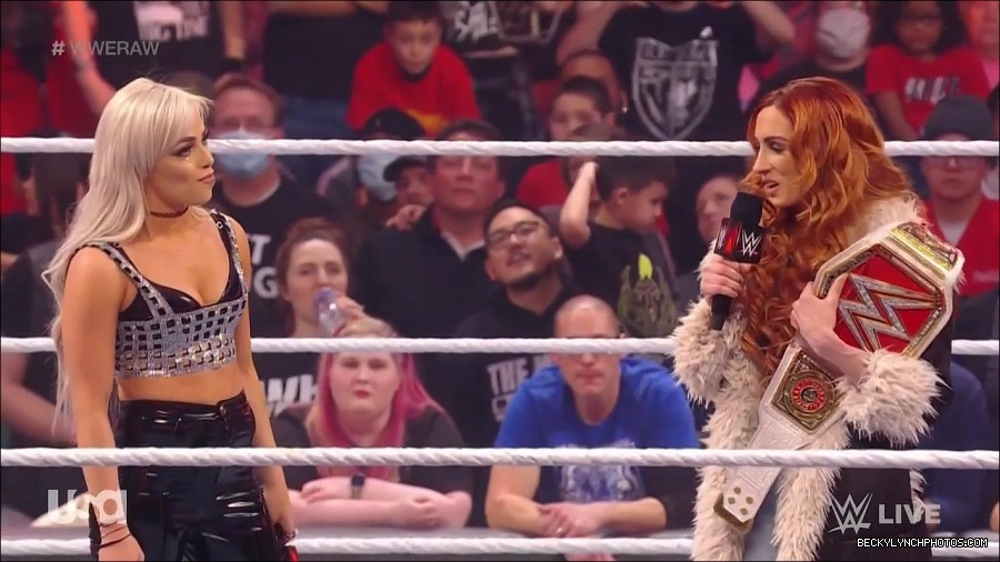 WWE_Monday_Night_Raw_2022_01_03_720p_HDTV_x264-NWCHD_mp4_002695028.jpg