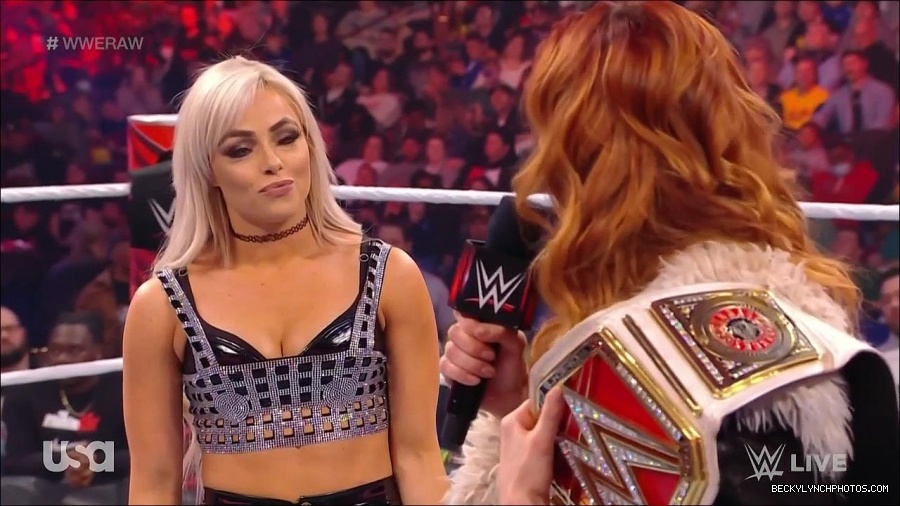 WWE_Monday_Night_Raw_2022_01_03_720p_HDTV_x264-NWCHD_mp4_002695829.jpg