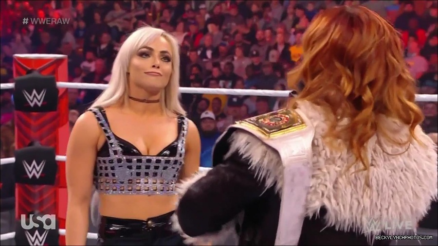 WWE_Monday_Night_Raw_2022_01_03_720p_HDTV_x264-NWCHD_mp4_002697831.jpg