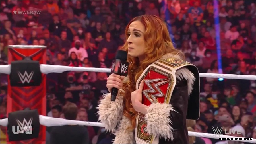 WWE_Monday_Night_Raw_2022_01_03_720p_HDTV_x264-NWCHD_mp4_002698632.jpg