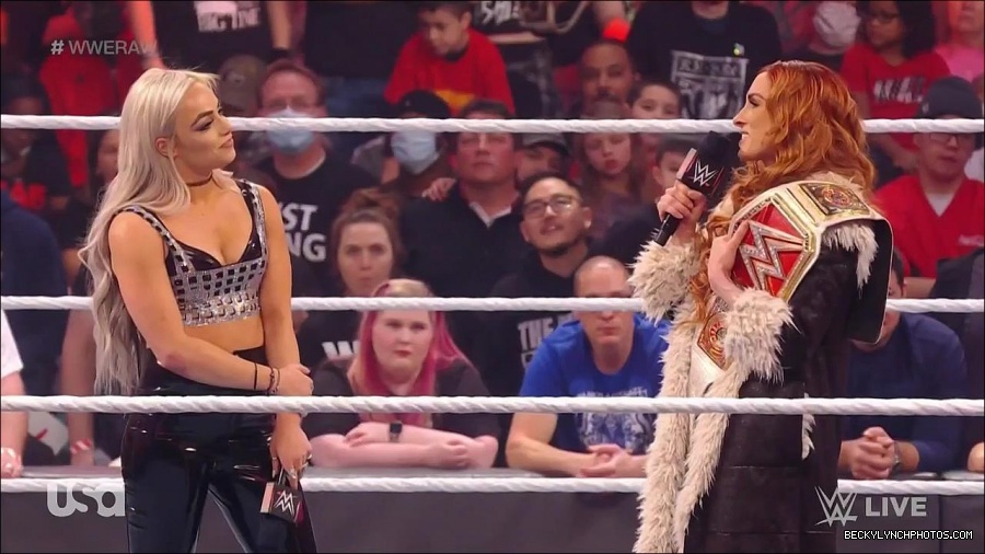 WWE_Monday_Night_Raw_2022_01_03_720p_HDTV_x264-NWCHD_mp4_002707040.jpg
