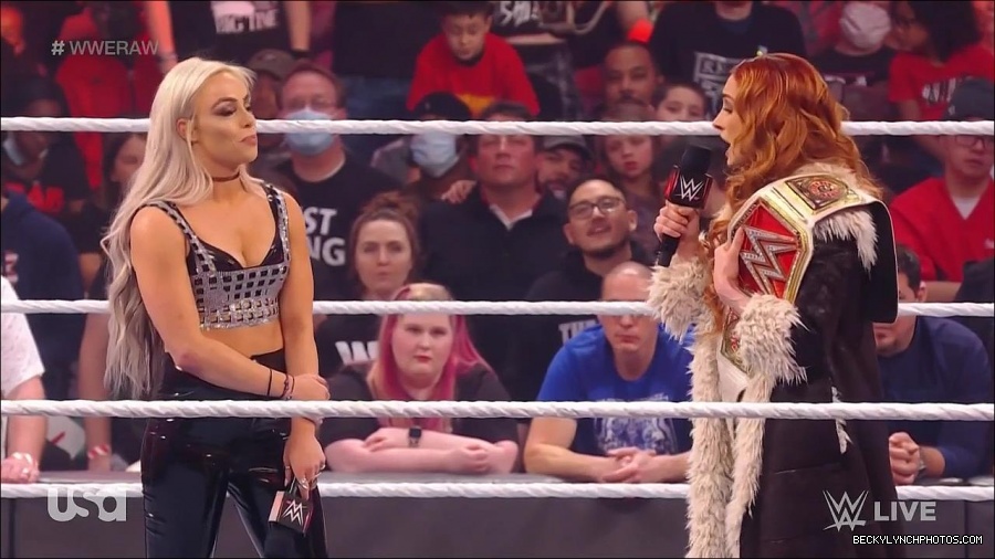 WWE_Monday_Night_Raw_2022_01_03_720p_HDTV_x264-NWCHD_mp4_002707841.jpg