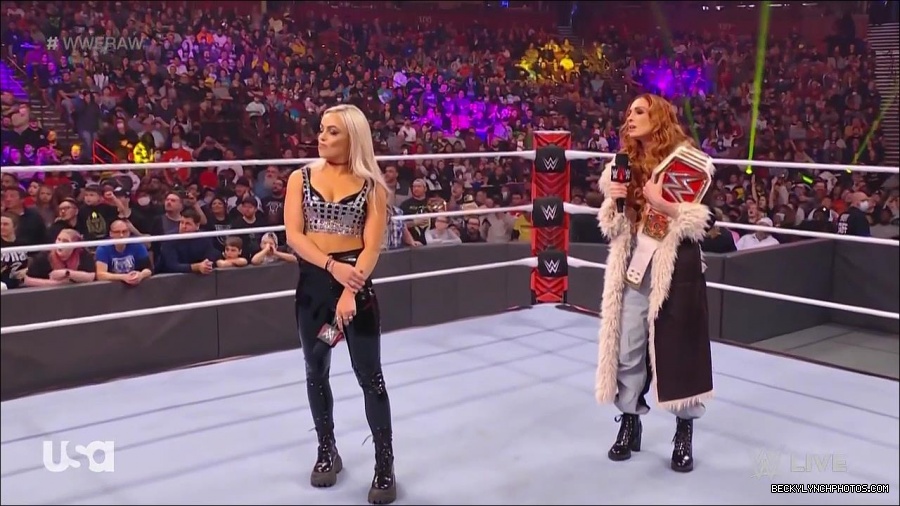 WWE_Monday_Night_Raw_2022_01_03_720p_HDTV_x264-NWCHD_mp4_002715048.jpg