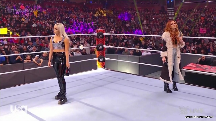 WWE_Monday_Night_Raw_2022_01_03_720p_HDTV_x264-NWCHD_mp4_002726927.jpg