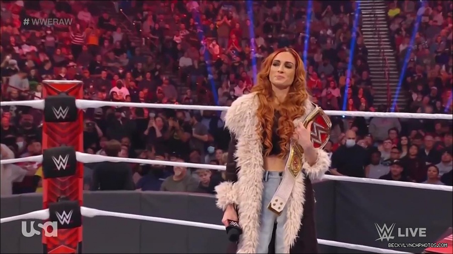 WWE_Monday_Night_Raw_2022_01_03_720p_HDTV_x264-NWCHD_mp4_002747347.jpg
