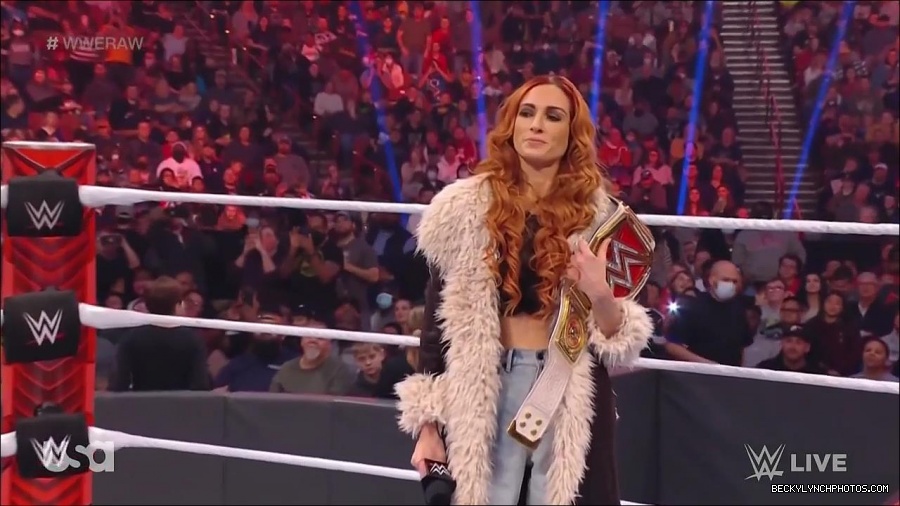 WWE_Monday_Night_Raw_2022_01_03_720p_HDTV_x264-NWCHD_mp4_002748148.jpg