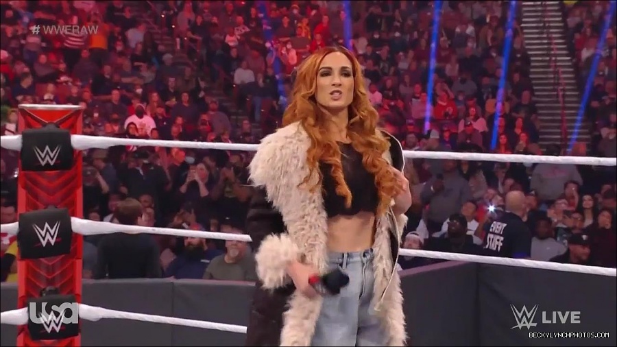 WWE_Monday_Night_Raw_2022_01_03_720p_HDTV_x264-NWCHD_mp4_002750550.jpg