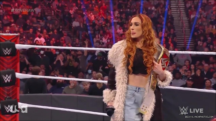 WWE_Monday_Night_Raw_2022_01_03_720p_HDTV_x264-NWCHD_mp4_002751751.jpg