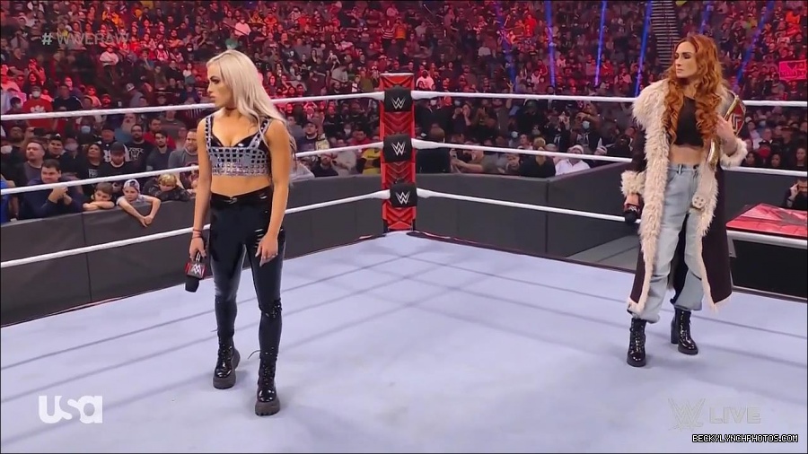 WWE_Monday_Night_Raw_2022_01_03_720p_HDTV_x264-NWCHD_mp4_002754154.jpg