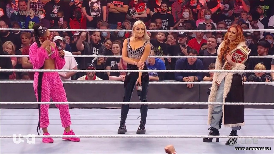 WWE_Monday_Night_Raw_2022_01_03_720p_HDTV_x264-NWCHD_mp4_002796997.jpg