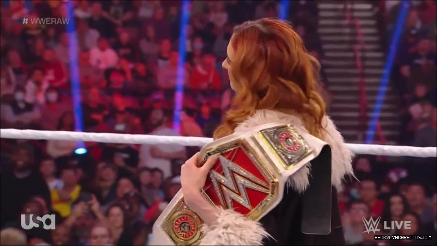 WWE_Monday_Night_Raw_2022_01_03_720p_HDTV_x264-NWCHD_mp4_002804604.jpg