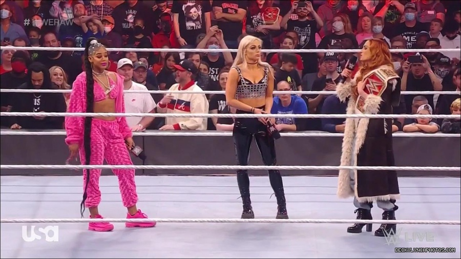 WWE_Monday_Night_Raw_2022_01_03_720p_HDTV_x264-NWCHD_mp4_002809009.jpg