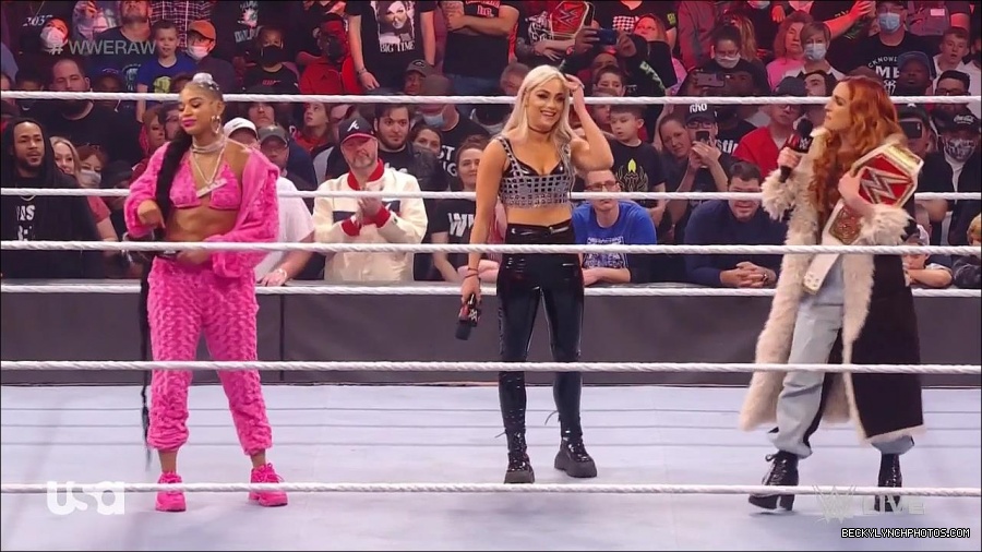 WWE_Monday_Night_Raw_2022_01_03_720p_HDTV_x264-NWCHD_mp4_002815815.jpg