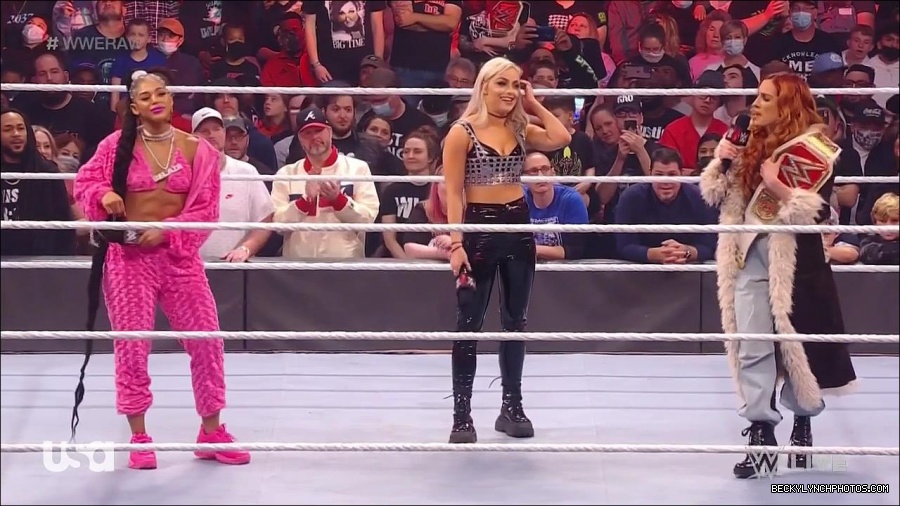 WWE_Monday_Night_Raw_2022_01_03_720p_HDTV_x264-NWCHD_mp4_002816216.jpg