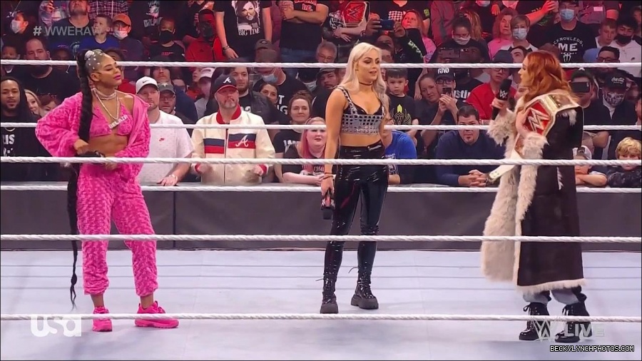 WWE_Monday_Night_Raw_2022_01_03_720p_HDTV_x264-NWCHD_mp4_002817017.jpg