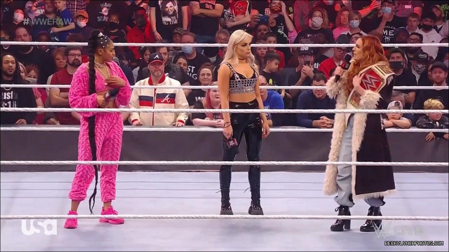 WWE_Monday_Night_Raw_2022_01_03_720p_HDTV_x264-NWCHD_mp4_002822222.jpg