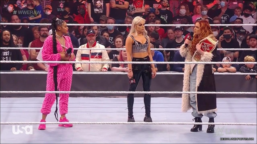 WWE_Monday_Night_Raw_2022_01_03_720p_HDTV_x264-NWCHD_mp4_002823423.jpg