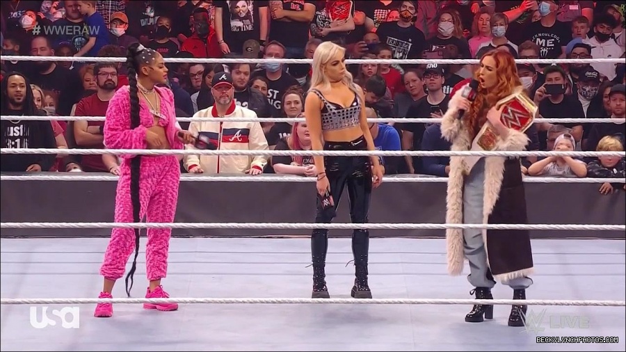 WWE_Monday_Night_Raw_2022_01_03_720p_HDTV_x264-NWCHD_mp4_002824224.jpg