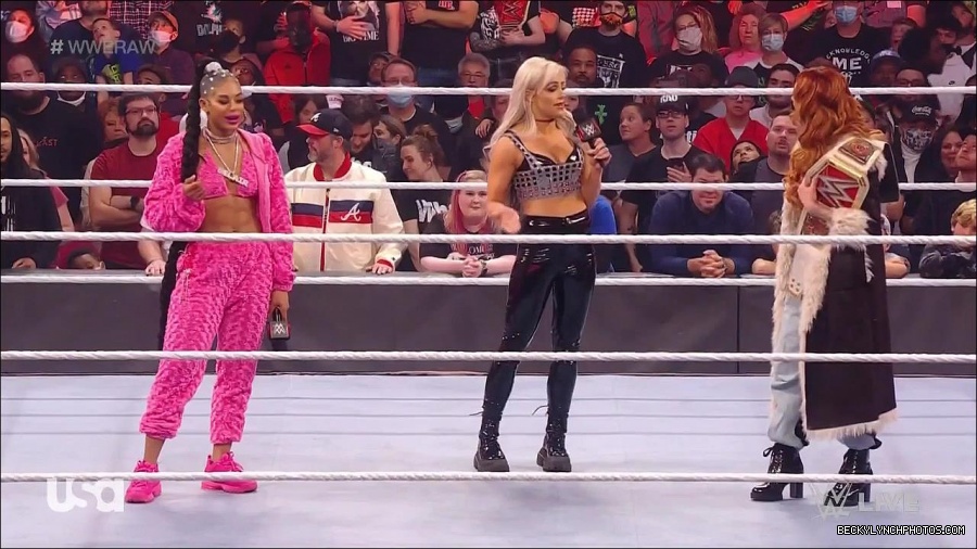 WWE_Monday_Night_Raw_2022_01_03_720p_HDTV_x264-NWCHD_mp4_002833833.jpg