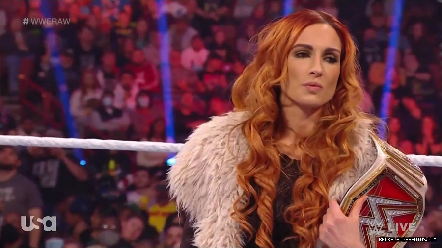 WWE_Monday_Night_Raw_2022_01_03_720p_HDTV_x264-NWCHD_mp4_002837437.jpg