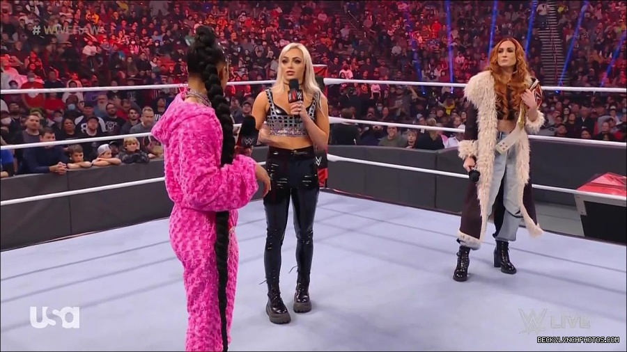 WWE_Monday_Night_Raw_2022_01_03_720p_HDTV_x264-NWCHD_mp4_002843043.jpg