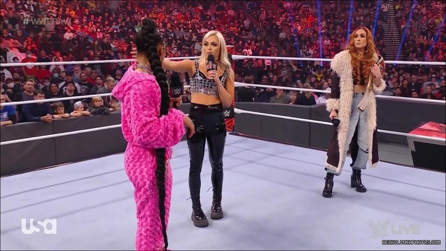 WWE_Monday_Night_Raw_2022_01_03_720p_HDTV_x264-NWCHD_mp4_002843443.jpg