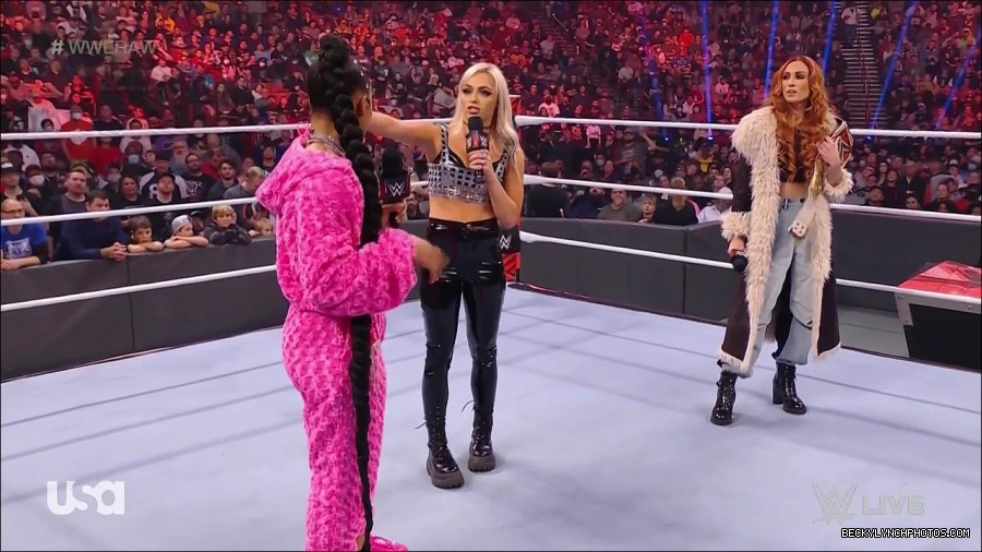 WWE_Monday_Night_Raw_2022_01_03_720p_HDTV_x264-NWCHD_mp4_002843843.jpg