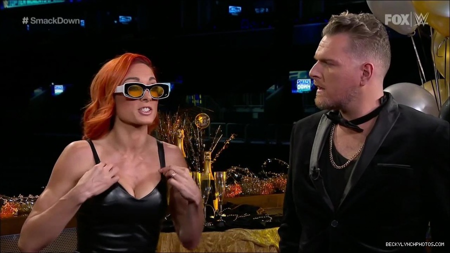 WWE_Friday_Night_SmackDown_2021_12_31_WWE_s_Top_Ten_Moments_Of_2021_720p_HDTV_x264-NWCHD_mp4_000760493.jpg