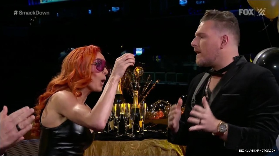 WWE_Friday_Night_SmackDown_2021_12_31_WWE_s_Top_Ten_Moments_Of_2021_720p_HDTV_x264-NWCHD_mp4_001112879.jpg