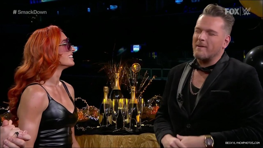 WWE_Friday_Night_SmackDown_2021_12_31_WWE_s_Top_Ten_Moments_Of_2021_720p_HDTV_x264-NWCHD_mp4_001118885.jpg