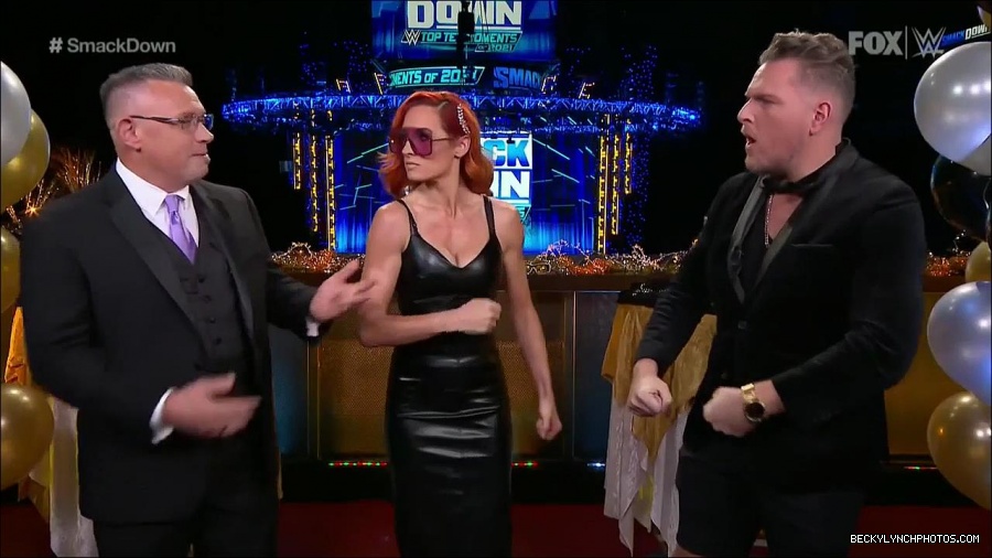 WWE_Friday_Night_SmackDown_2021_12_31_WWE_s_Top_Ten_Moments_Of_2021_720p_HDTV_x264-NWCHD_mp4_001141308.jpg