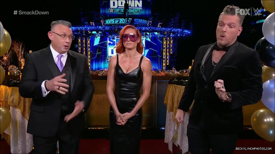 WWE_Friday_Night_SmackDown_2021_12_31_WWE_s_Top_Ten_Moments_Of_2021_720p_HDTV_x264-NWCHD_mp4_001148915.jpg
