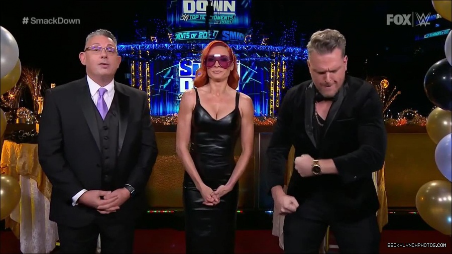 WWE_Friday_Night_SmackDown_2021_12_31_WWE_s_Top_Ten_Moments_Of_2021_720p_HDTV_x264-NWCHD_mp4_001152119.jpg